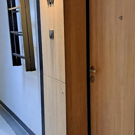 Appartement No 107 *