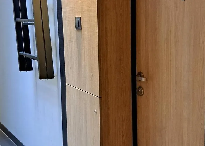 Apartament No 107 *